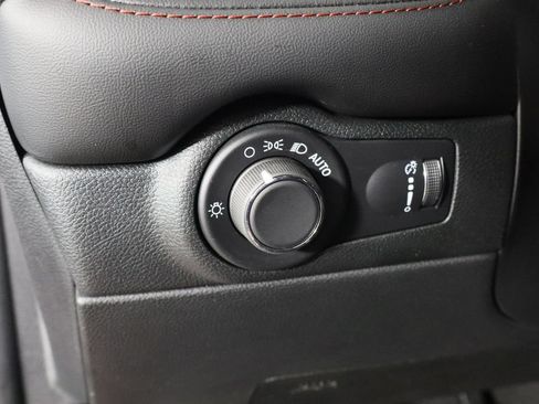 Used 2025 Dodge Durango GT AWD/4WD image 23