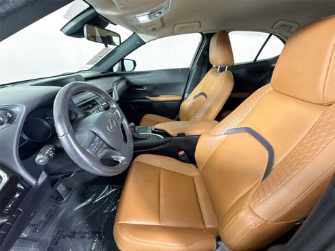 Used 2020 Lexus UX 200 image 3