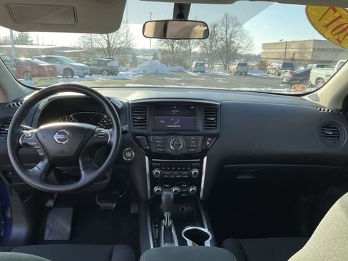 Used 2017 Nissan Pathfinder S image 11