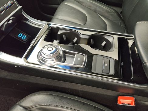 Used 2019 Ford Edge Titanium FWD image 26
