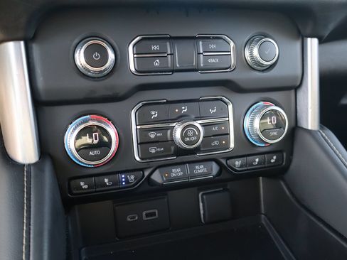 Used 2023 GMC Yukon SLT AWD/4WD image 18