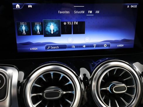 Used 2025 Mercedes-Benz GLB 250 4MATIC image 47