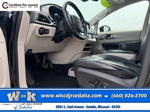 Certified 2021 Chrysler Pacifica Touring-L FWD image 9