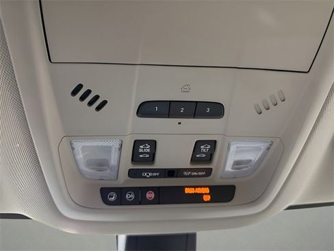 Used 2019 Buick Enclave Essence image 23