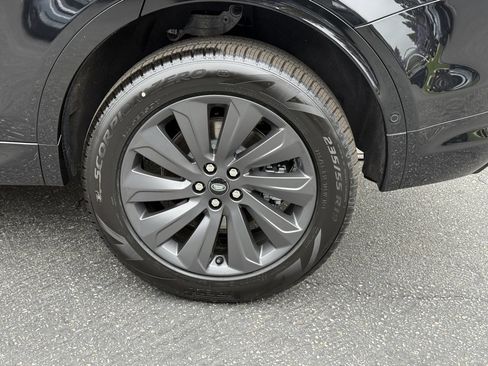 New 2025 Land Rover Discovery Sport S image 9