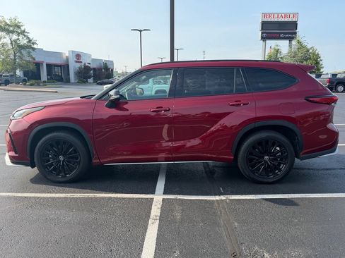 Used 2023 Toyota Highlander XSE AWD/4WD image 4
