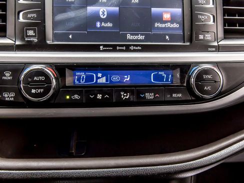 Used 2018 Toyota Highlander Limited image 23