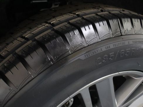 Used 2023 Nissan Rogue S image 32