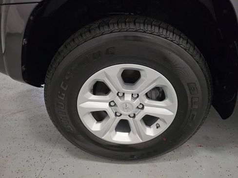 Used 2020 Toyota 4Runner SR5 AWD/4WD image 9
