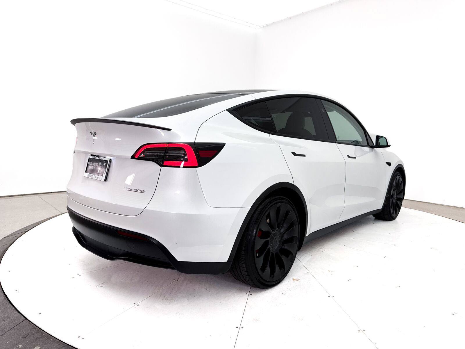 Used 2023 Tesla Model Y Performance AWD/4WD image 17
