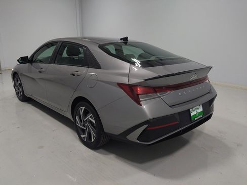 Used 2025 Hyundai Elantra Sport FWD image 5