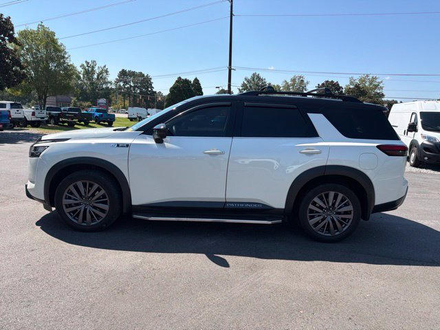 Used 2023 Nissan Pathfinder SL w/ SL Premium Package AWD/4WD image 7