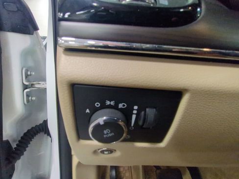 Used 2019 Jeep Grand Cherokee Overland image 13