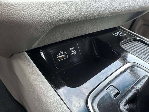 Used 2015 Kia Sedona EX image 34