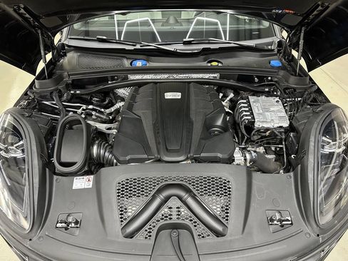 Used 2024 Porsche Macan S AWD/4WD image 7