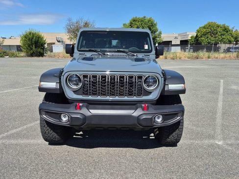 Used 2025 Jeep Gladiator Rubicon w/ Convenience Group AWD/4WD image 8