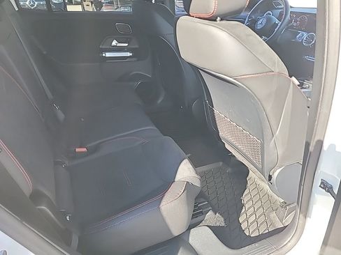 Used 2025 Mercedes-Benz GLB 250 image 14