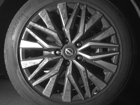 Used 2025 Nissan Altima 2.5 SV FWD image 13