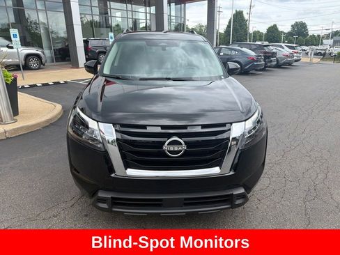 Used 2025 Nissan Pathfinder SV FWD image 10
