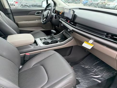 New 2026 Kia Carnival EX FWD image 23