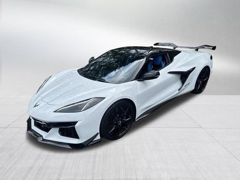 Used 2024 Chevrolet Corvette Z06 w/ Z07 Performance Package RWD image 11