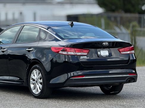 Used 2018 Kia Optima LX w/ 17" Alloy Wheels Package FWD image 16