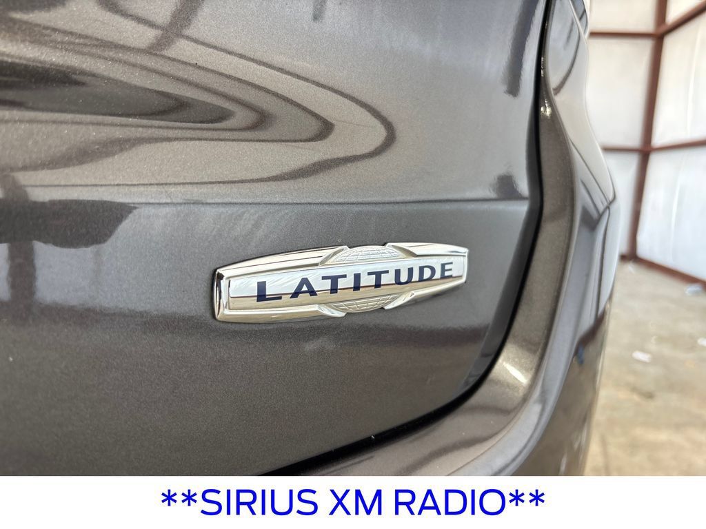 Used 2018 Jeep Compass Latitude w/ Popular Equipment Group AWD/4WD image 16
