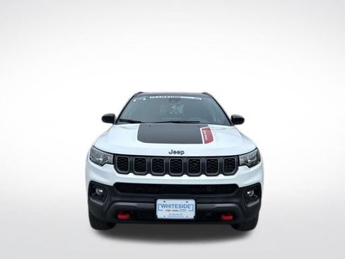 Used 2025 Jeep Compass Trailhawk AWD/4WD image 13