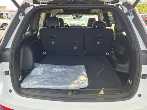 New 2025 Jeep Grand Cherokee Limited w/ Black Appearance Package image 18