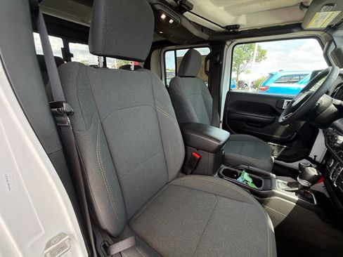 Used 2024 Jeep Gladiator Sport AWD/4WD image 29