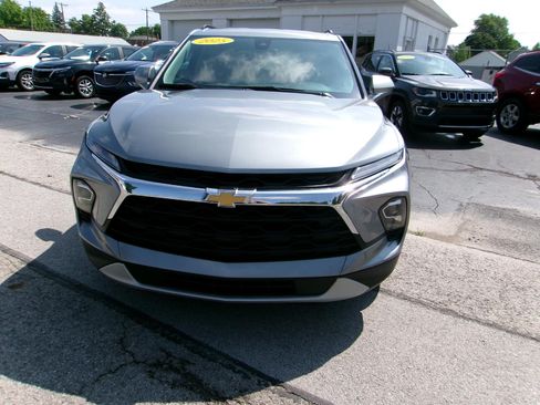 Used 2025 Chevrolet Blazer LT w/ Convenience Package FWD image 3