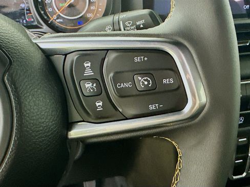 Used 2024 Jeep Wrangler Unlimited Sahara w/ Technology Group AWD/4WD image 19