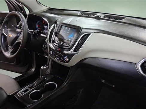 Used 2018 Chevrolet Equinox LS image 19