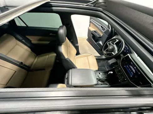 Used 2023 Volkswagen Atlas Cross Sport SEL R-Line AWD/4WD image 6