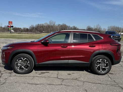 Used 2025 Chevrolet Trax LT w/ Driver Confidence Package image 5