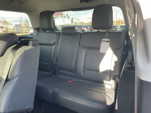 New 2025 Ford Expedition Active image 14