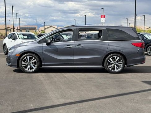 Used 2022 Honda Odyssey Touring image 2
