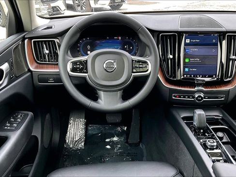 Certified 2023 Volvo XC60 B5 Plus image 5