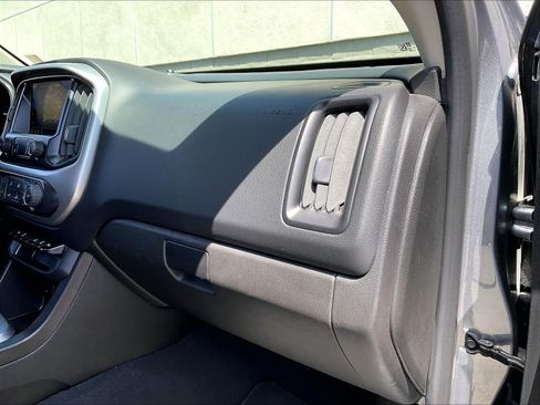 Used 2022 Chevrolet Colorado LT w/ Safety Package AWD/4WD image 16