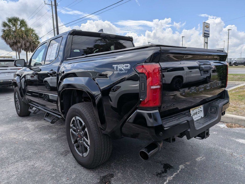 Used 2025 Toyota Tacoma TRD Sport w/ TRD Sport Premium Package AWD/4WD image 5