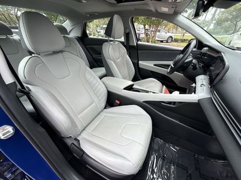 Used 2023 Hyundai Elantra Limited image 26