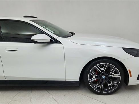 Used 2025 BMW i5 eDrive40i w/ M Sport Package image 8