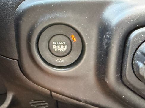 Used 2023 Jeep Gladiator Rubicon w/ Cold Weather Group AWD/4WD image 15