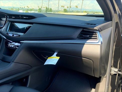 New 2025 Cadillac XT5 Luxury image 30