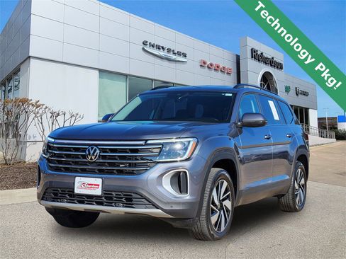 Used 2025 Volkswagen Atlas SE image 2