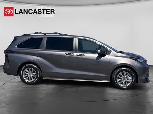 Used 2024 Toyota Sienna LE w/ LE Plus Package FWD image 8
