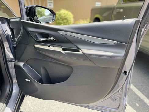 Used 2023 Chevrolet Bolt LT w/ Infotainment Package FWD image 29