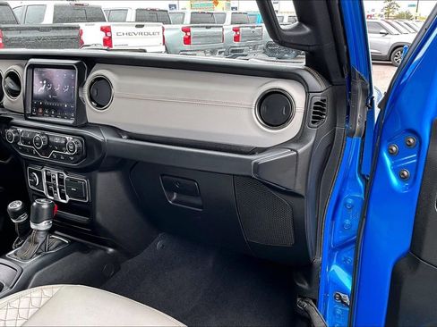 Used 2022 Jeep Wrangler Unlimited Sahara image 25