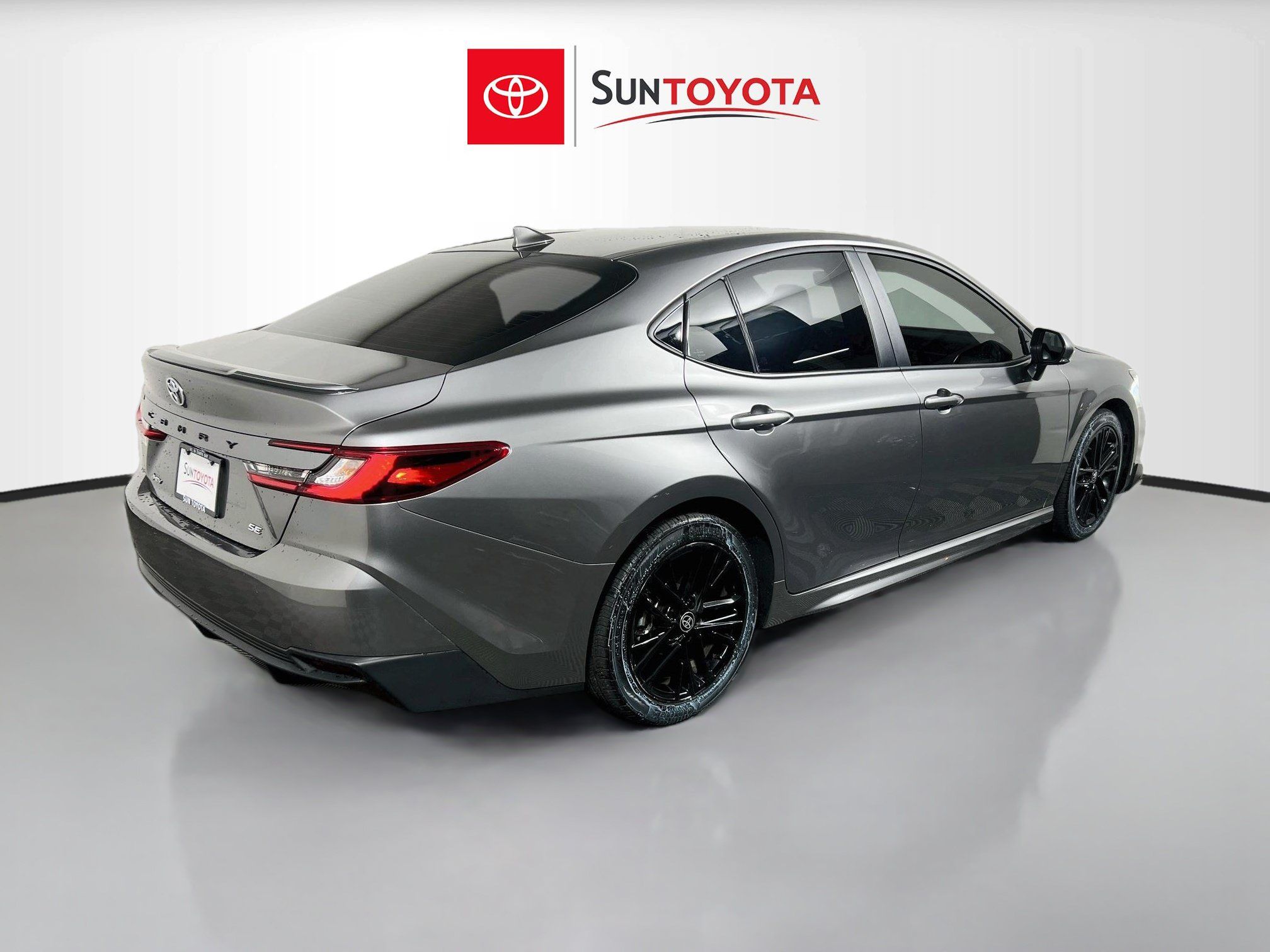 Used 2025 Toyota Camry SE w/ Convenience Package FWD image 4