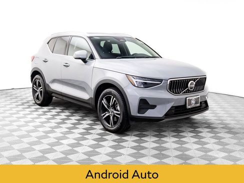 Used 2025 Volvo XC40 B5 Core image 8